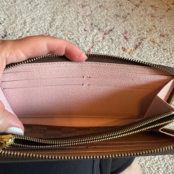 AUTHENTIC LOUIS VUITTON | Damier Ebene w Rose Ballerine interior Zippy Wallet - Picture 8 of 16